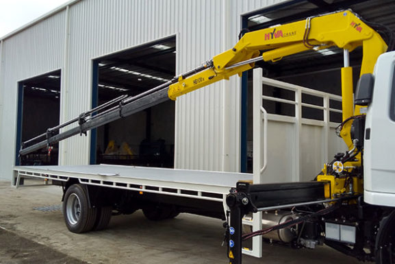 Hyva HB100-E4 fitted to a Fuso 1627 with a 8.2 mtr tray from our friends at Fuso Geelong.